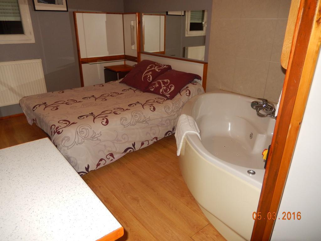 Hotel Eco Logis Espace Bellevue Semeac ภายนอก รูปภาพ