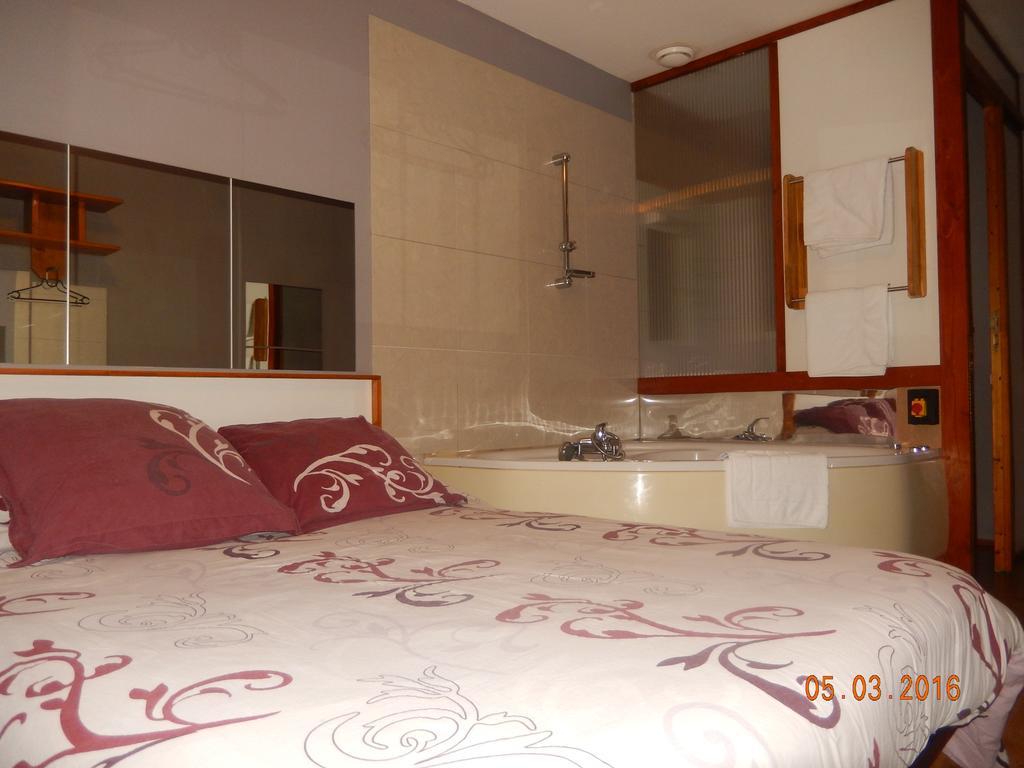 Hotel Eco Logis Espace Bellevue Semeac ภายนอก รูปภาพ